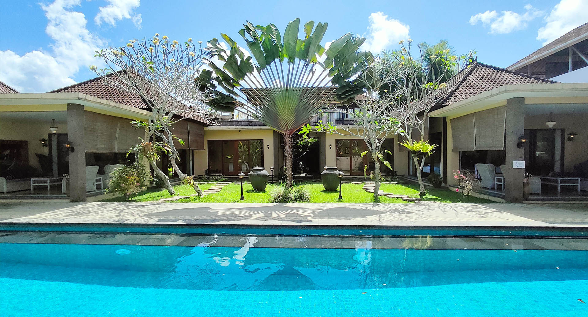 The Nirvana Residence
LUXURY VILLA WITH TWO/THREE/FOUR-BEDROOM WITH PRIVATE LAP POOL