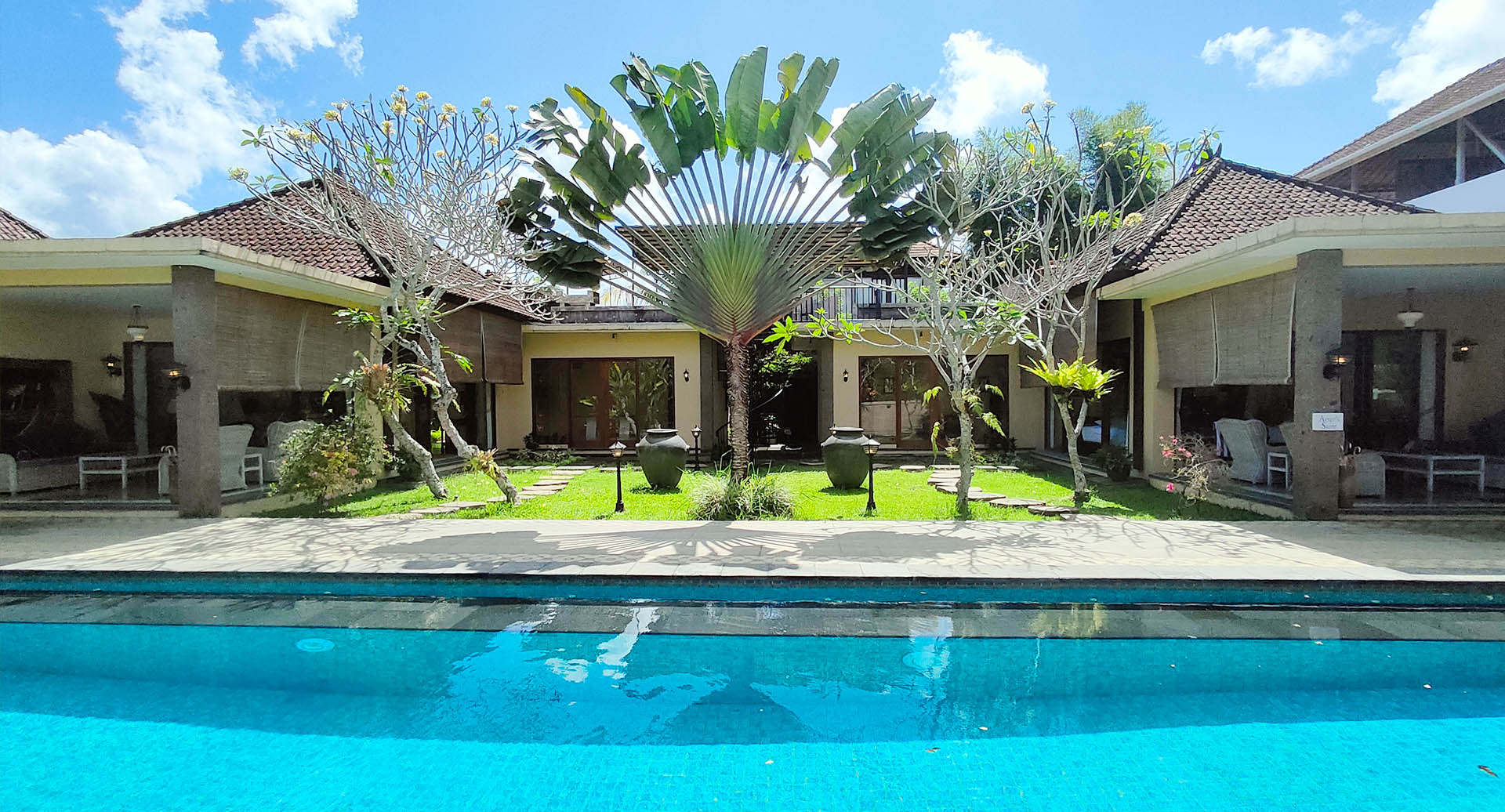 The Nirvana Residence
LUXURY VILLA WITH TWO/THREE/FOUR-BEDROOM WITH PRIVATE LAP POOL